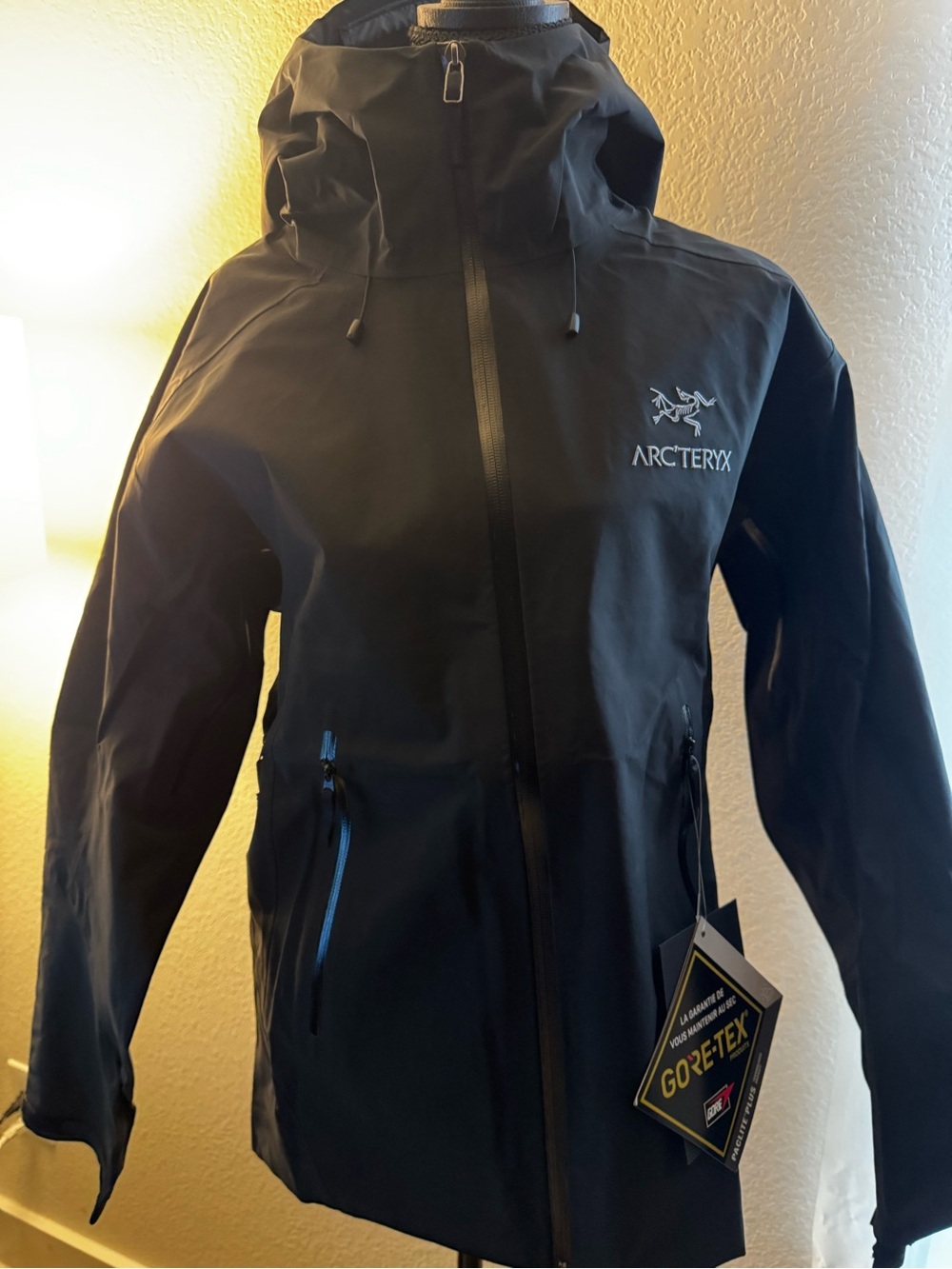 Arc'teryx Men’s Black Waterproof Gore‑Tex Jacket